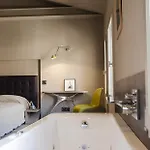 La Loge De Mer, Urbain