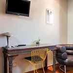 La Loge De Mer, Urbain Pensionat