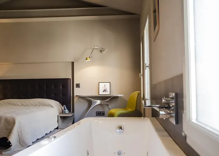 La Loge De Mer, Urbain