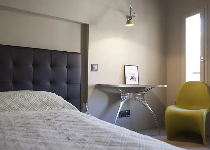 La Loge De Mer, Urbain Pensión Perpiñán