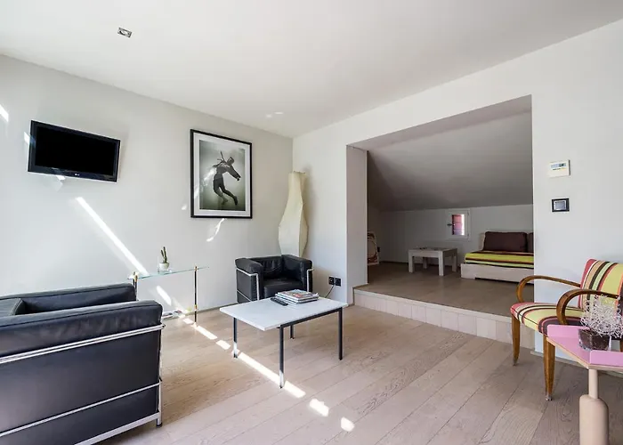 La Loge De Mer, Urbain