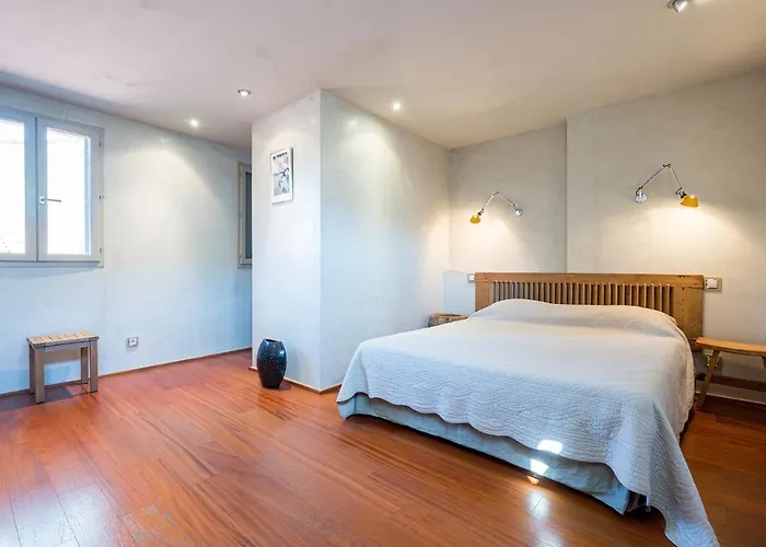 Pensión La Loge De Mer, Urbain