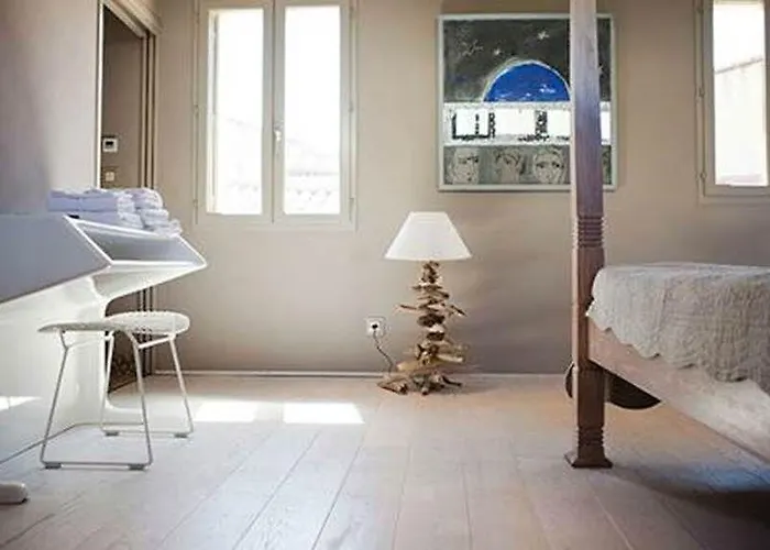 La Loge De Mer, Urbain Pensión Perpiñán