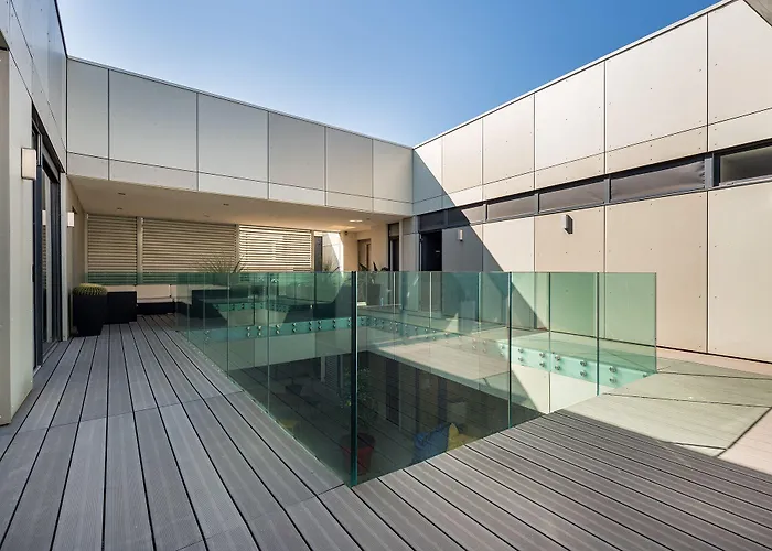 La Loge De Mer, Urbain Perpiñán