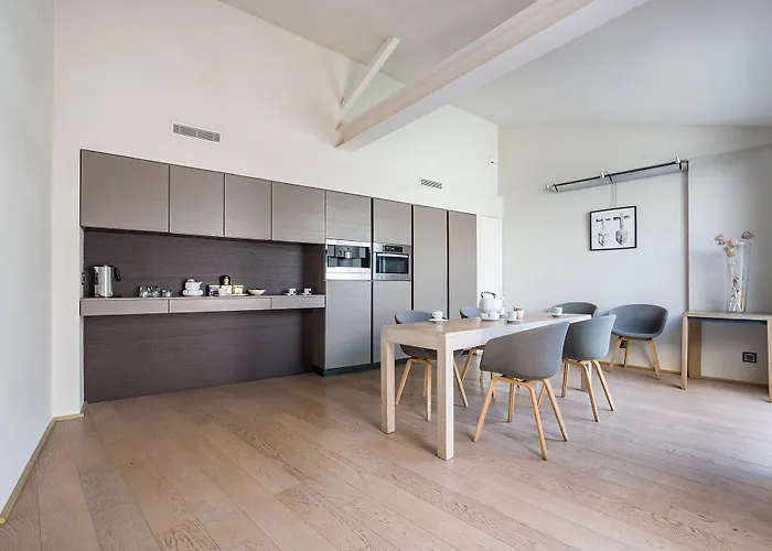 Pensión La Loge De Mer, Urbain